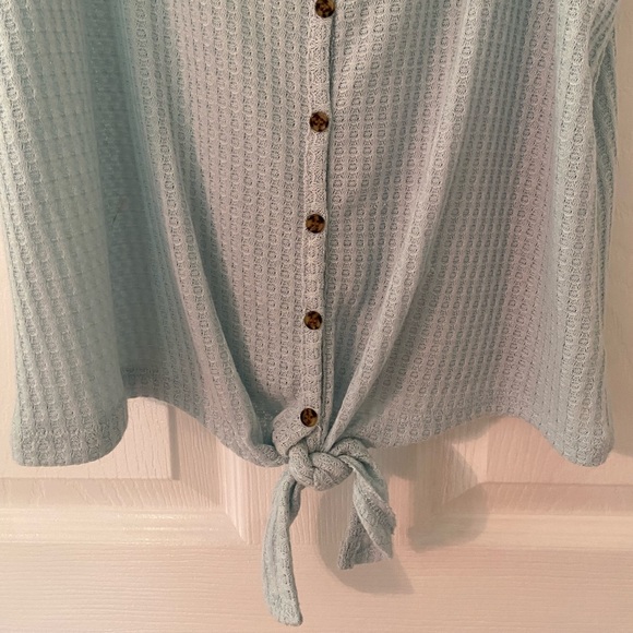 Mint Green Buttoned Tank - Picture 2 of 4